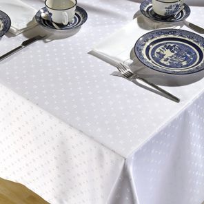 Toalha de Mesa Retangular Döhler Requinte Branca 8 Lugares