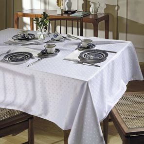 Toalha de Mesa Retangular Döhler Requinte Branca 6 Lugares