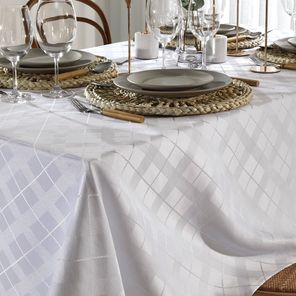 Toalha de Mesa Retangular Döhler Requinte II Branca 8 Lugares